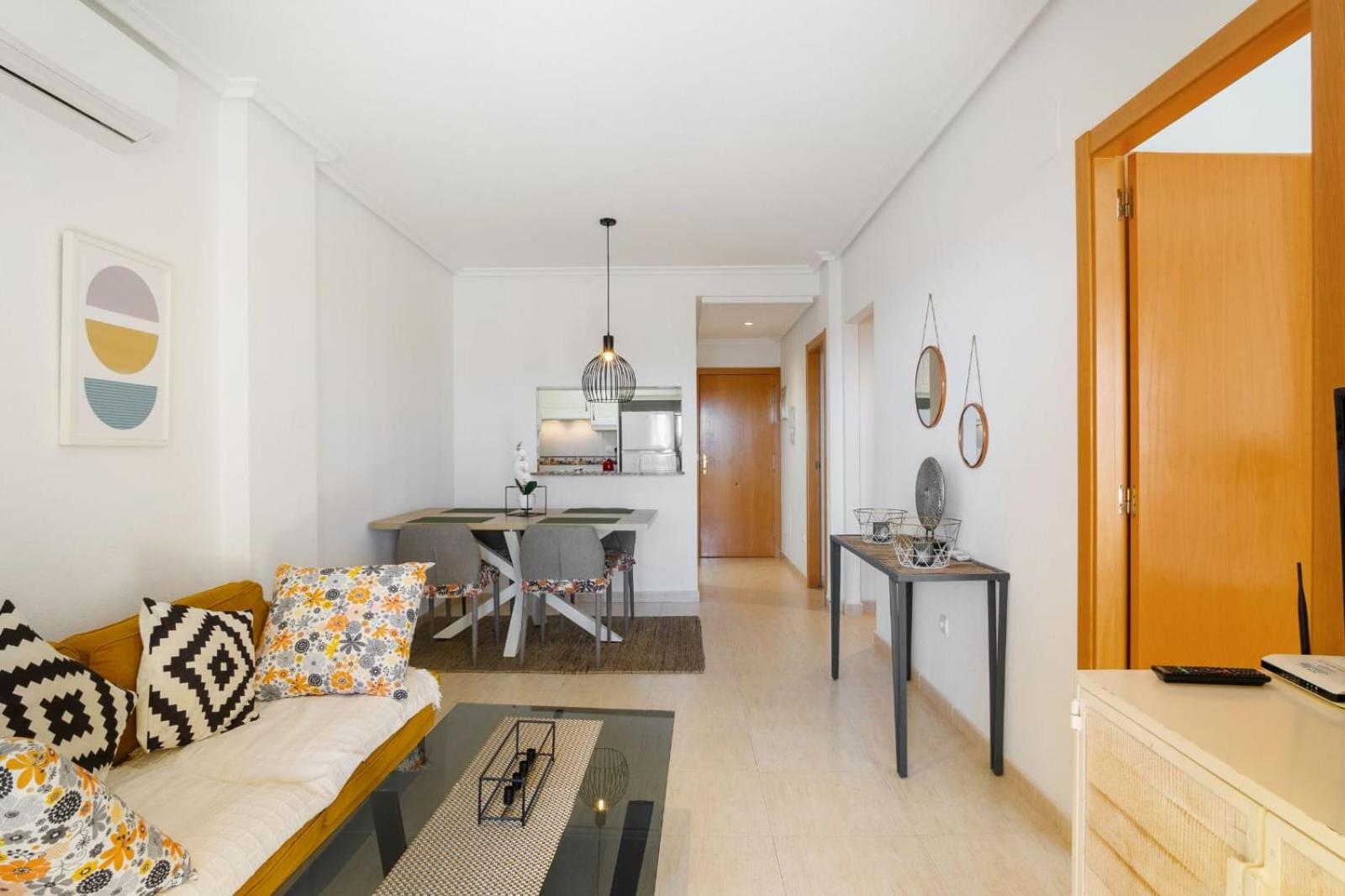 Nice Modern 2 Bed Apartment In Torrievieja Torrevieja Kültér fotó